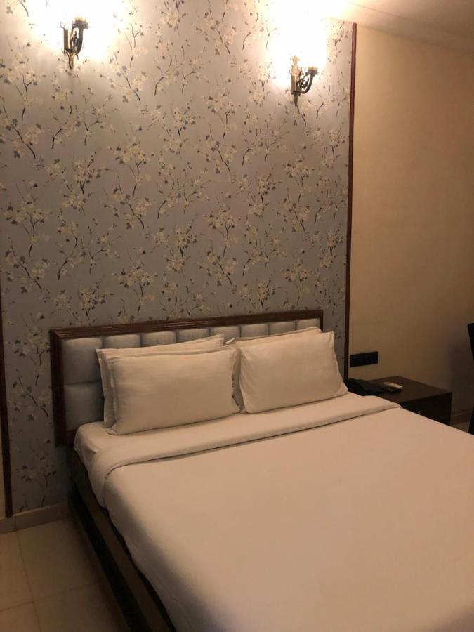 Hotel Royal Regency Bori  Εξωτερικό φωτογραφία